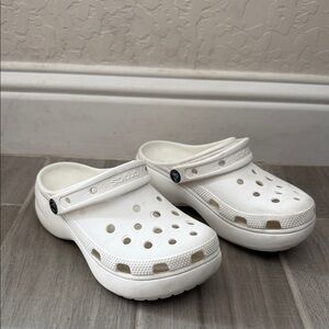 Croc’s women’sPlatform White Slip-On Sandals size 6w